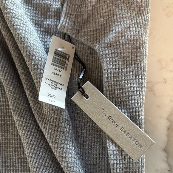 Aritzia Babaton Gray Berry V-Neck Women Top - Picture 3 of 4